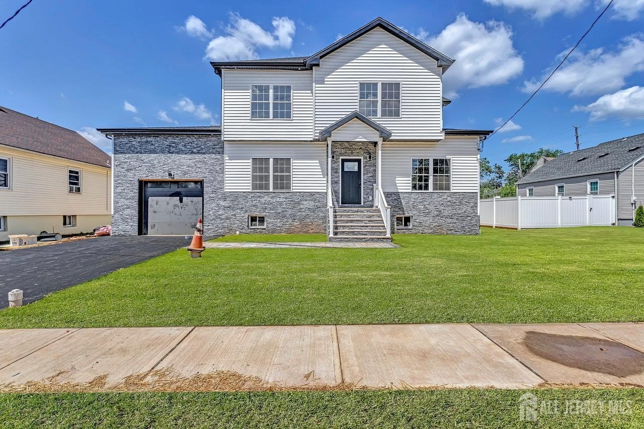 Currently Displayed Property Photo