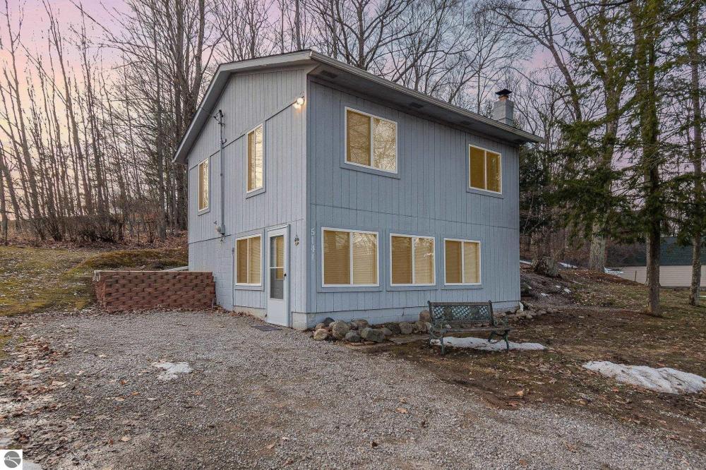 Currently Displayed Property Photo