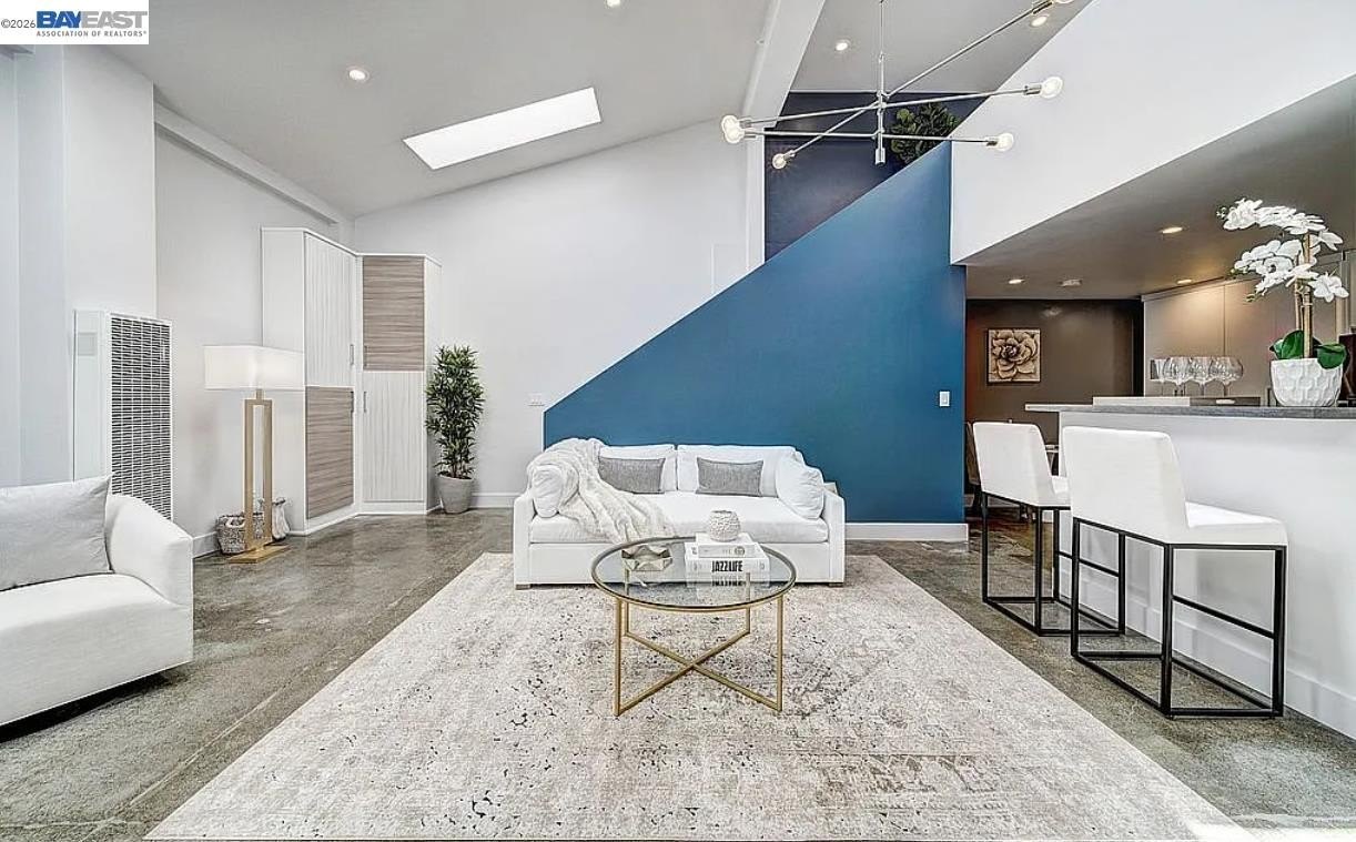 Currently Displayed Property Photo