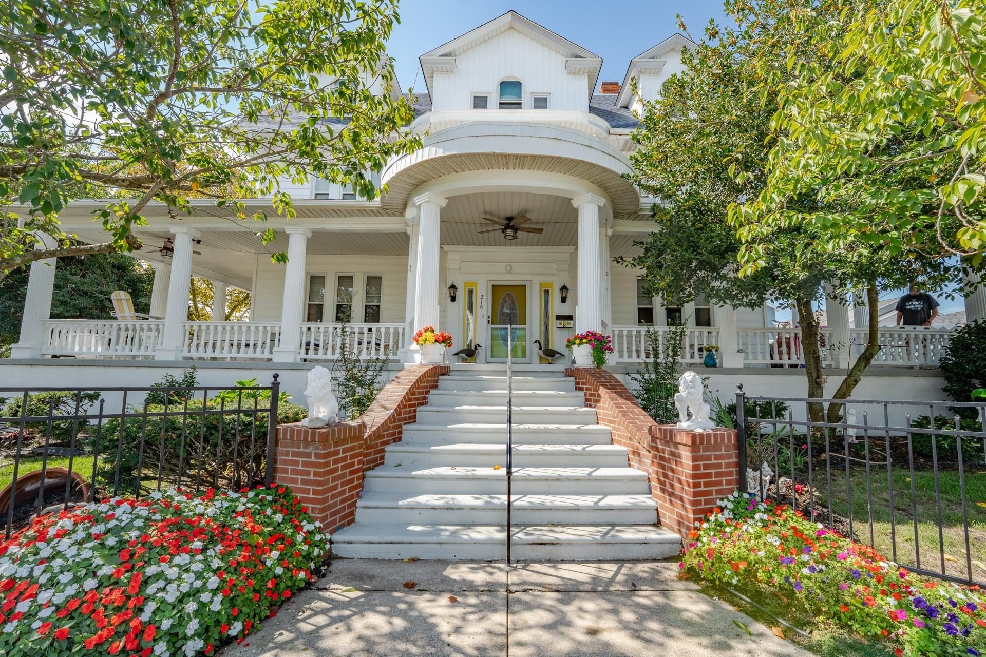 Currently Displayed Property Photo