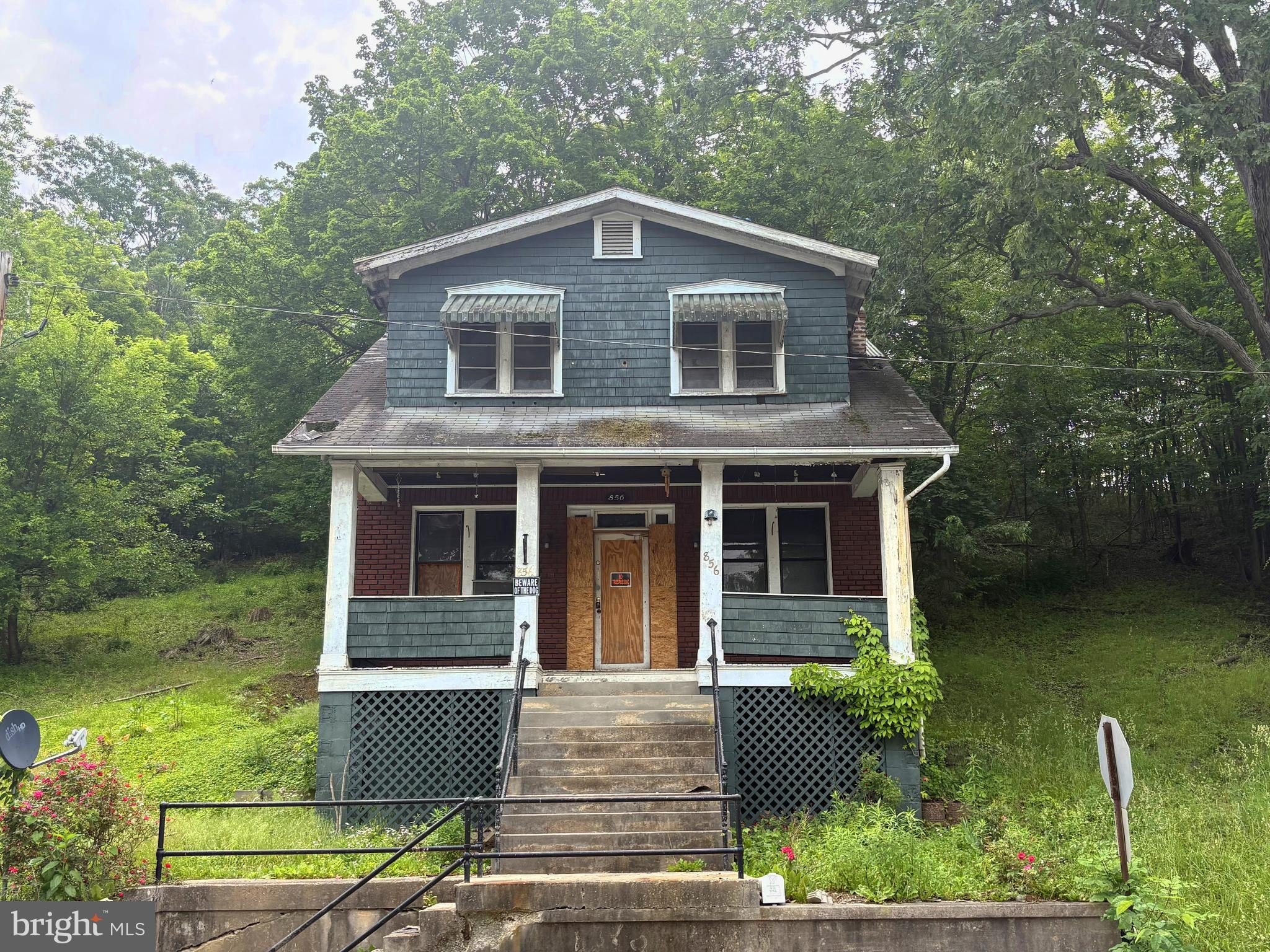 Currently Displayed Property Photo