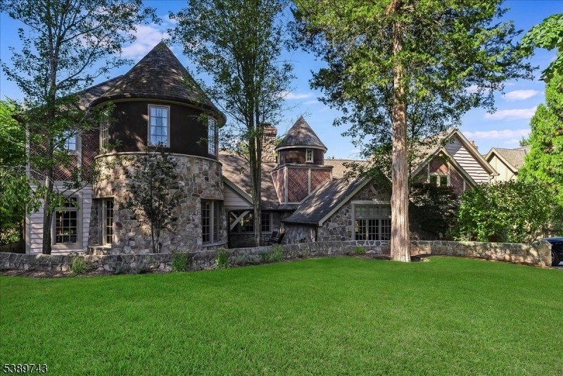 Currently Displayed Property Photo