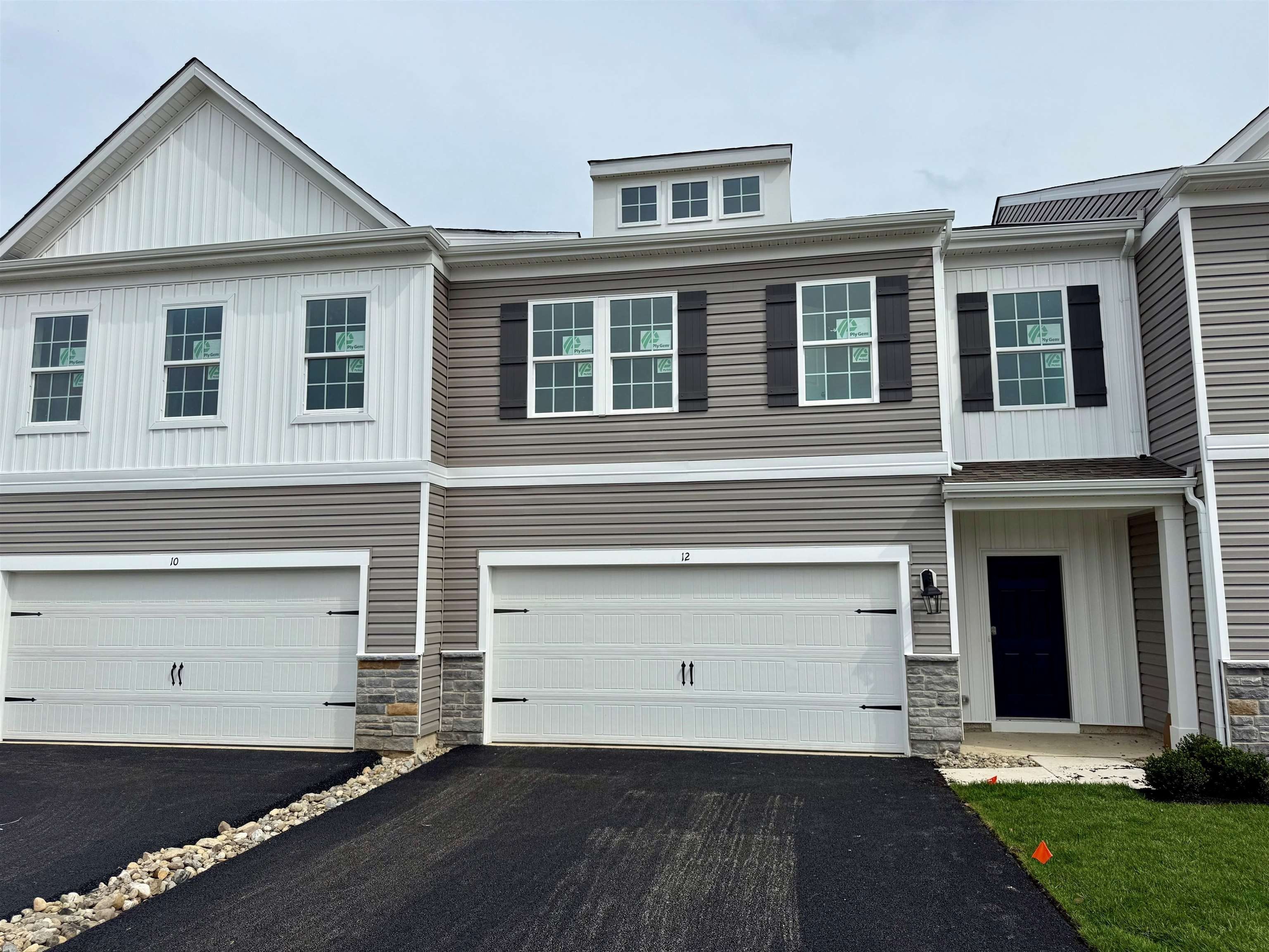 Currently Displayed Property Photo