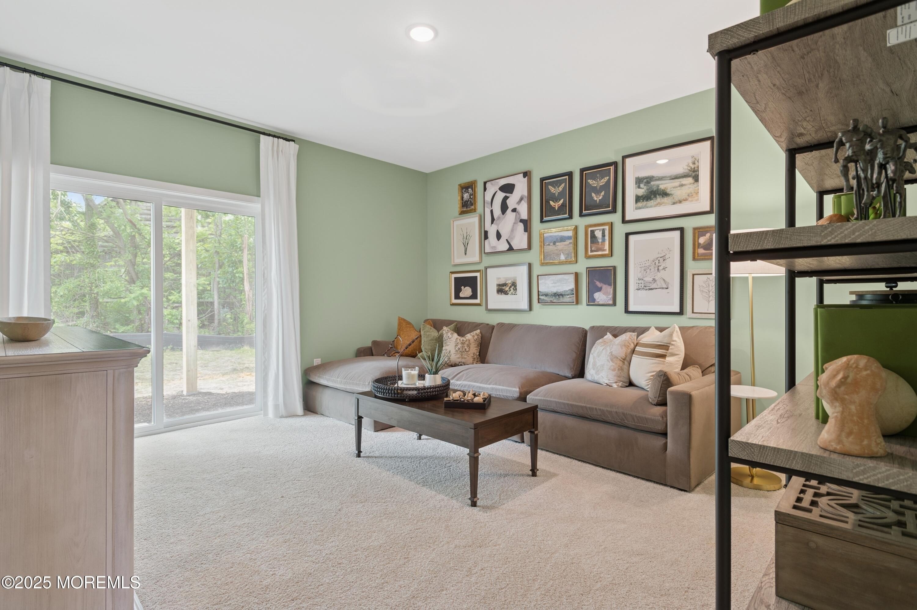 Currently Displayed Property Photo