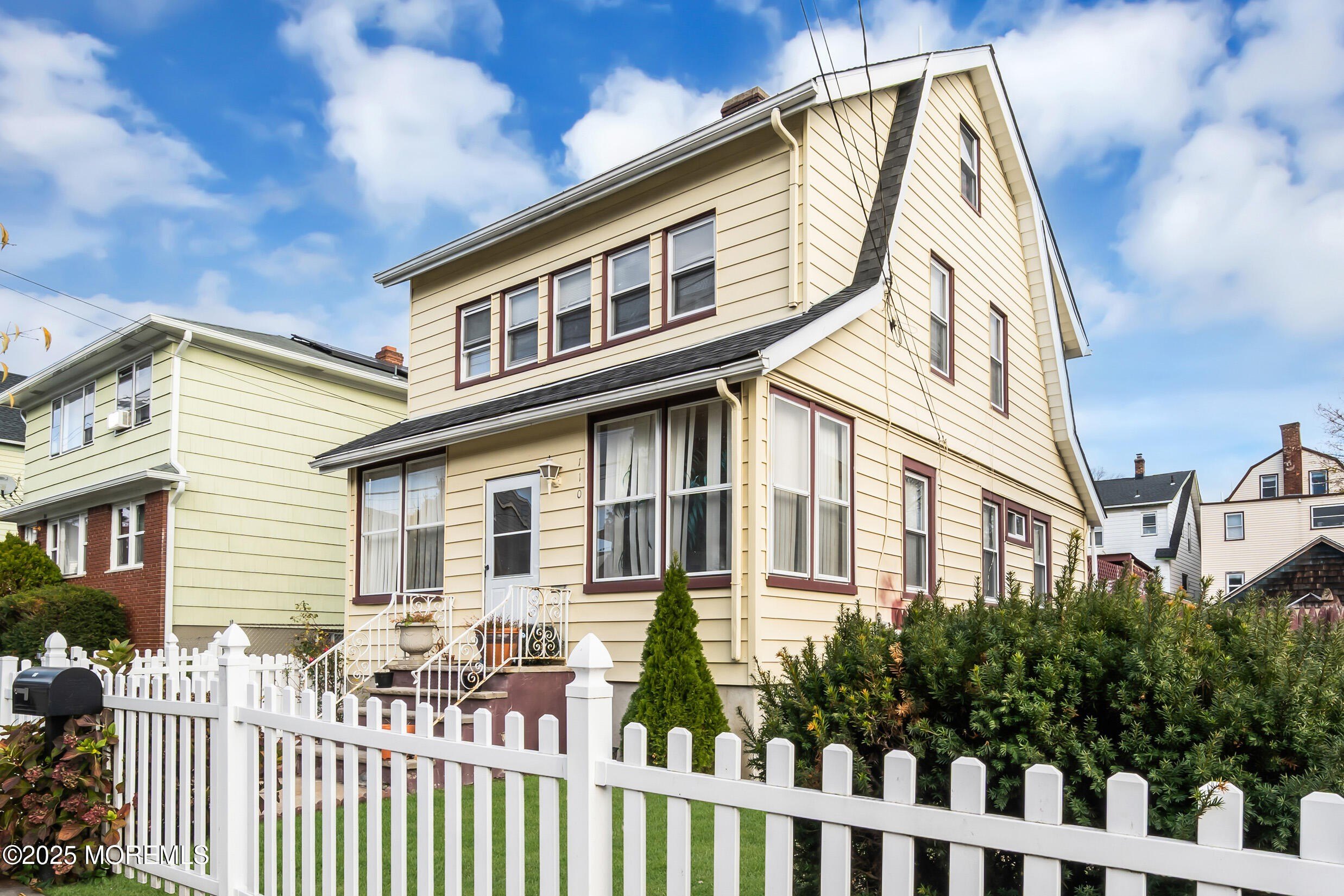 Currently Displayed Property Photo