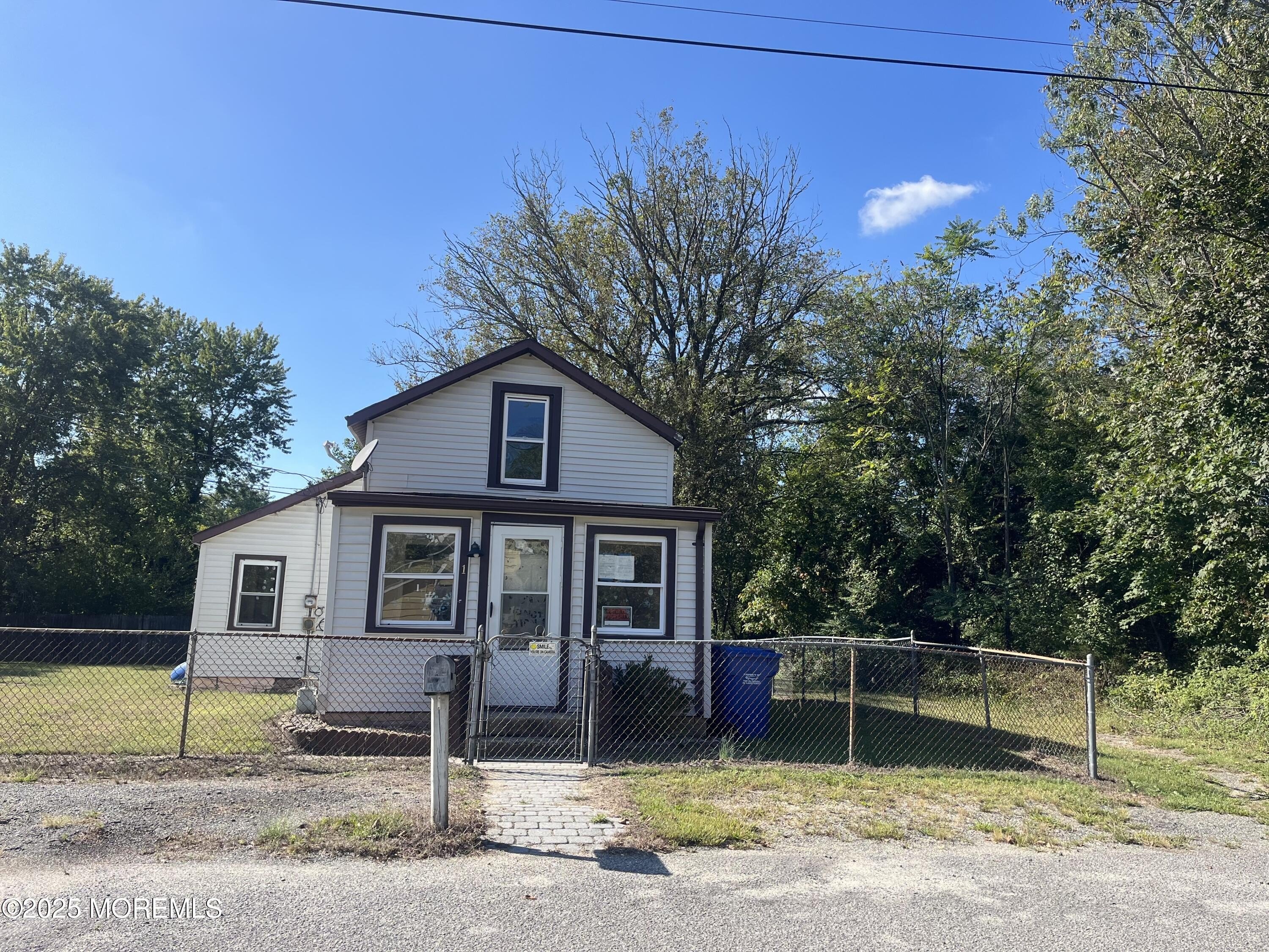 Currently Displayed Property Photo