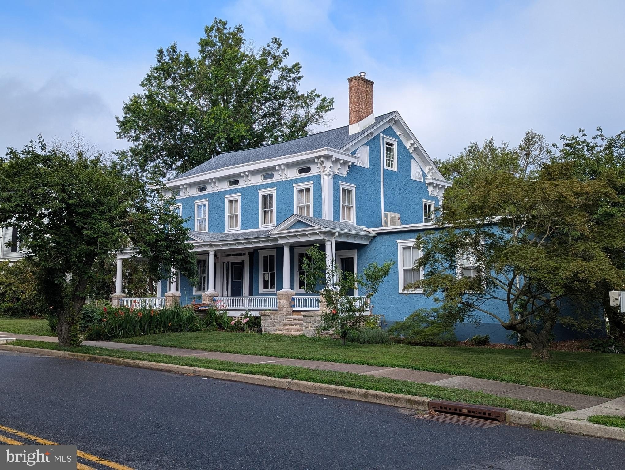 Currently Displayed Property Photo