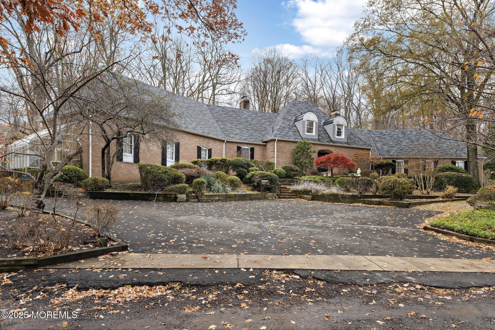 Currently Displayed Property Photo