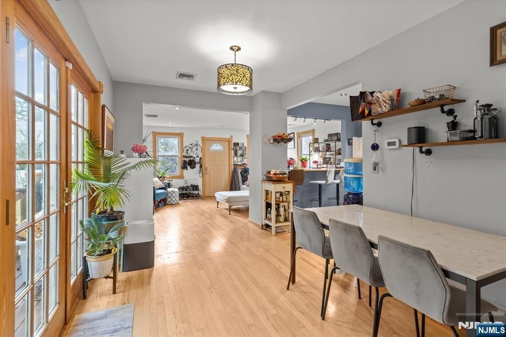 Currently Displayed Property Photo