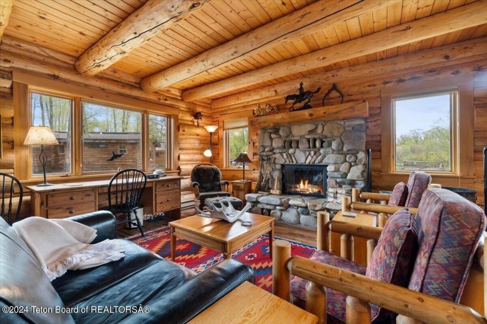 Currently Displayed Property Photo