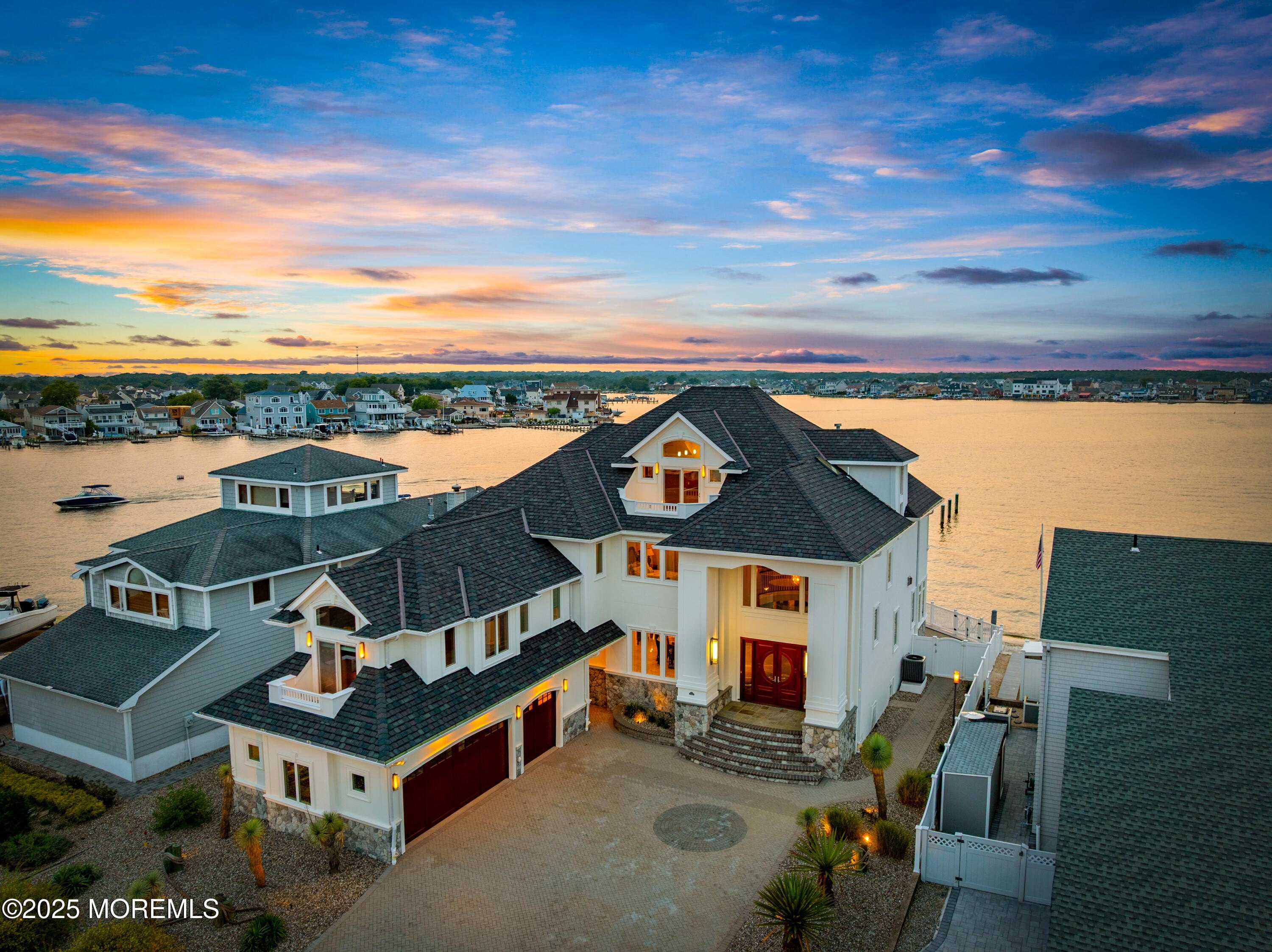 Currently Displayed Property Photo