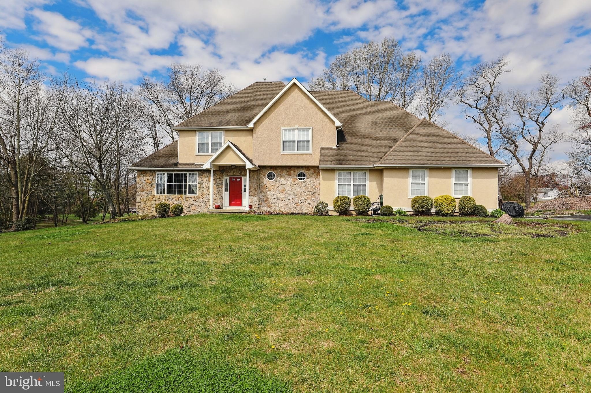 Currently Displayed Property Photo