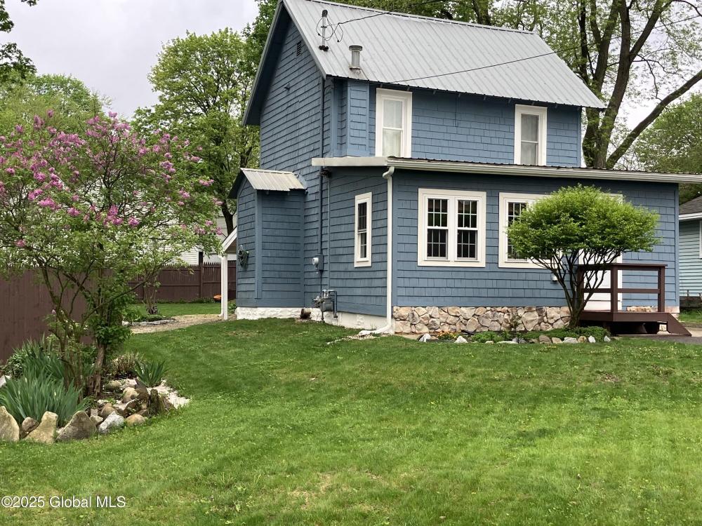 Currently Displayed Property Photo