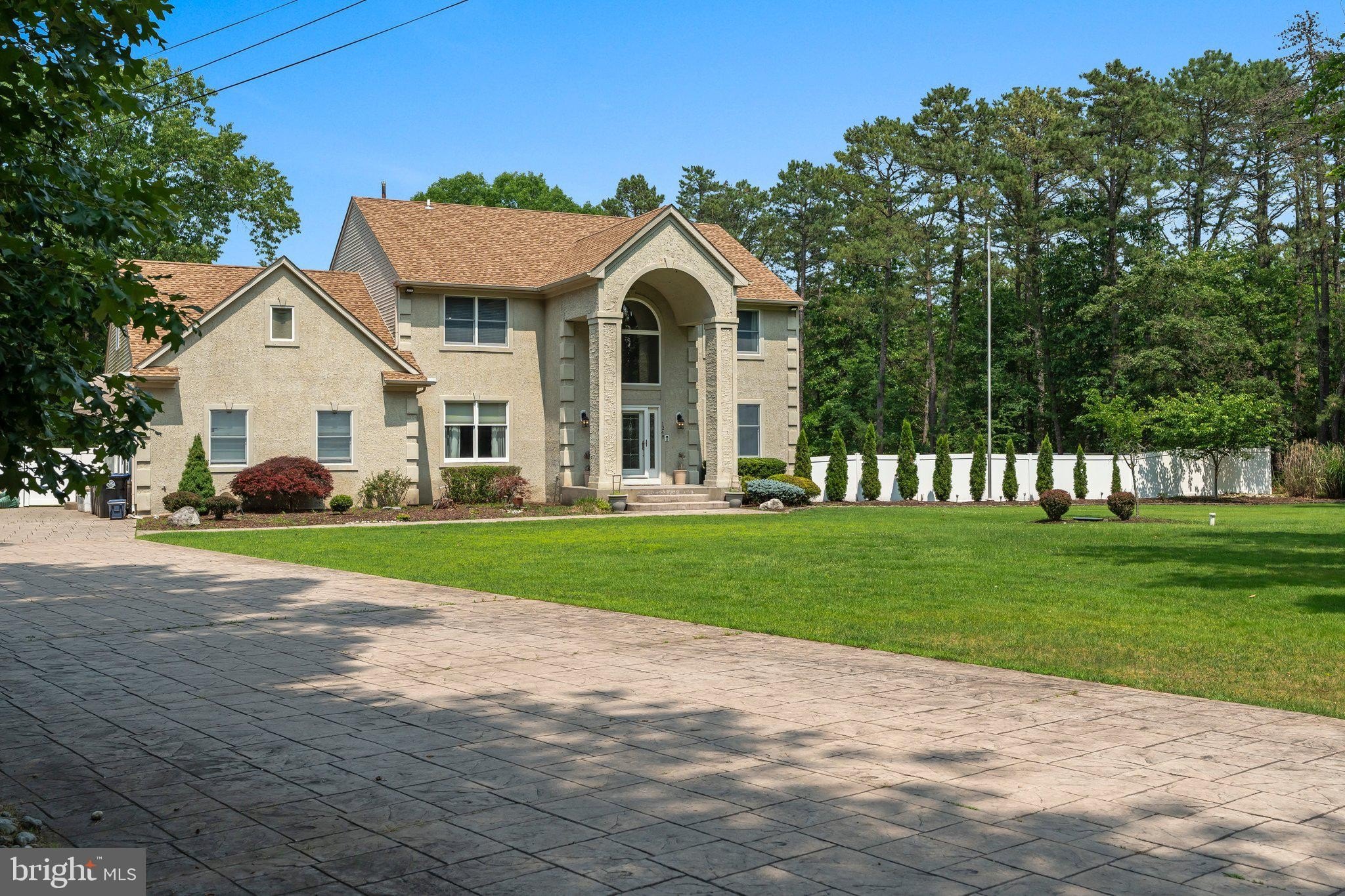 Currently Displayed Property Photo