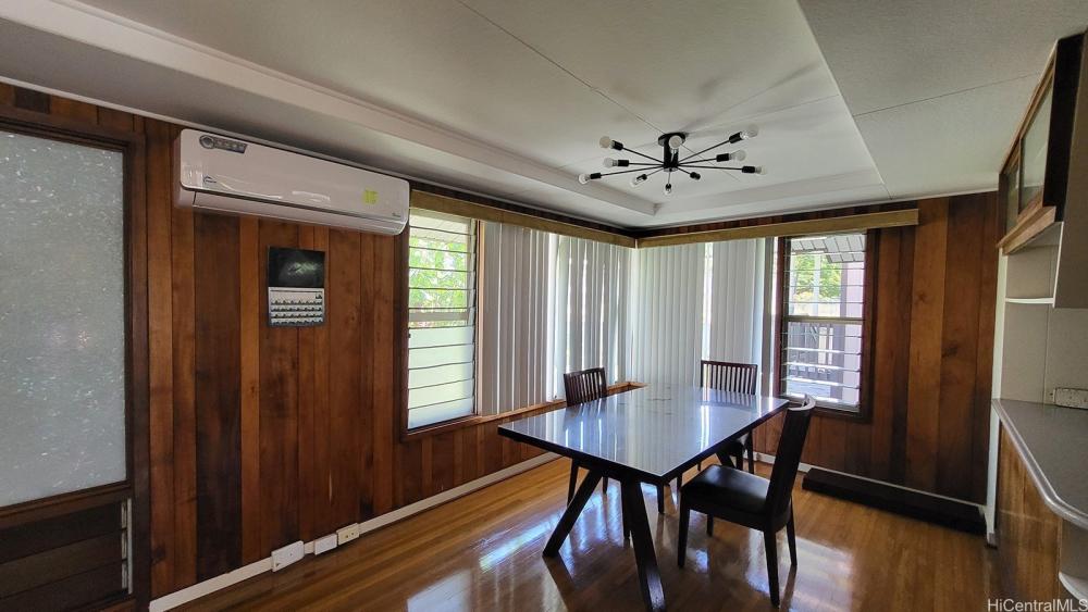 Currently Displayed Property Photo