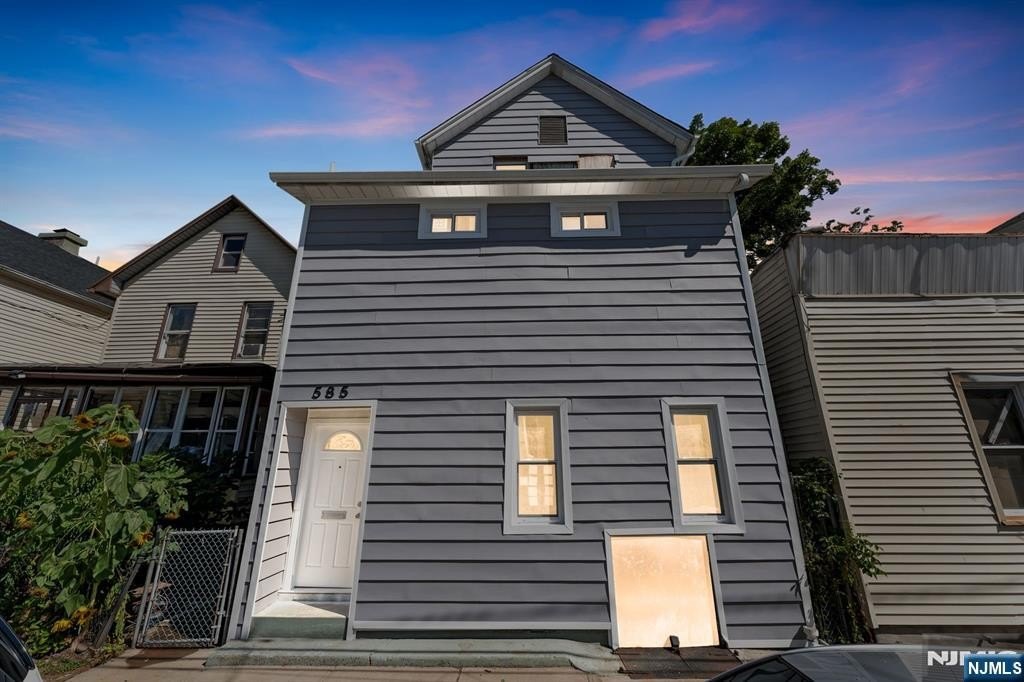 Currently Displayed Property Photo