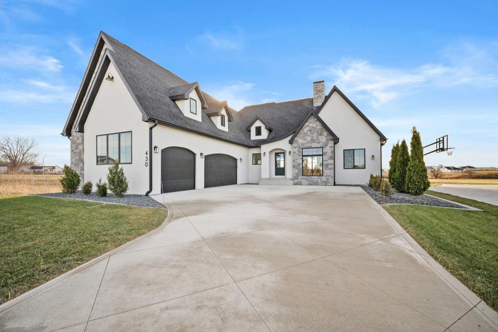 Currently Displayed Property Photo