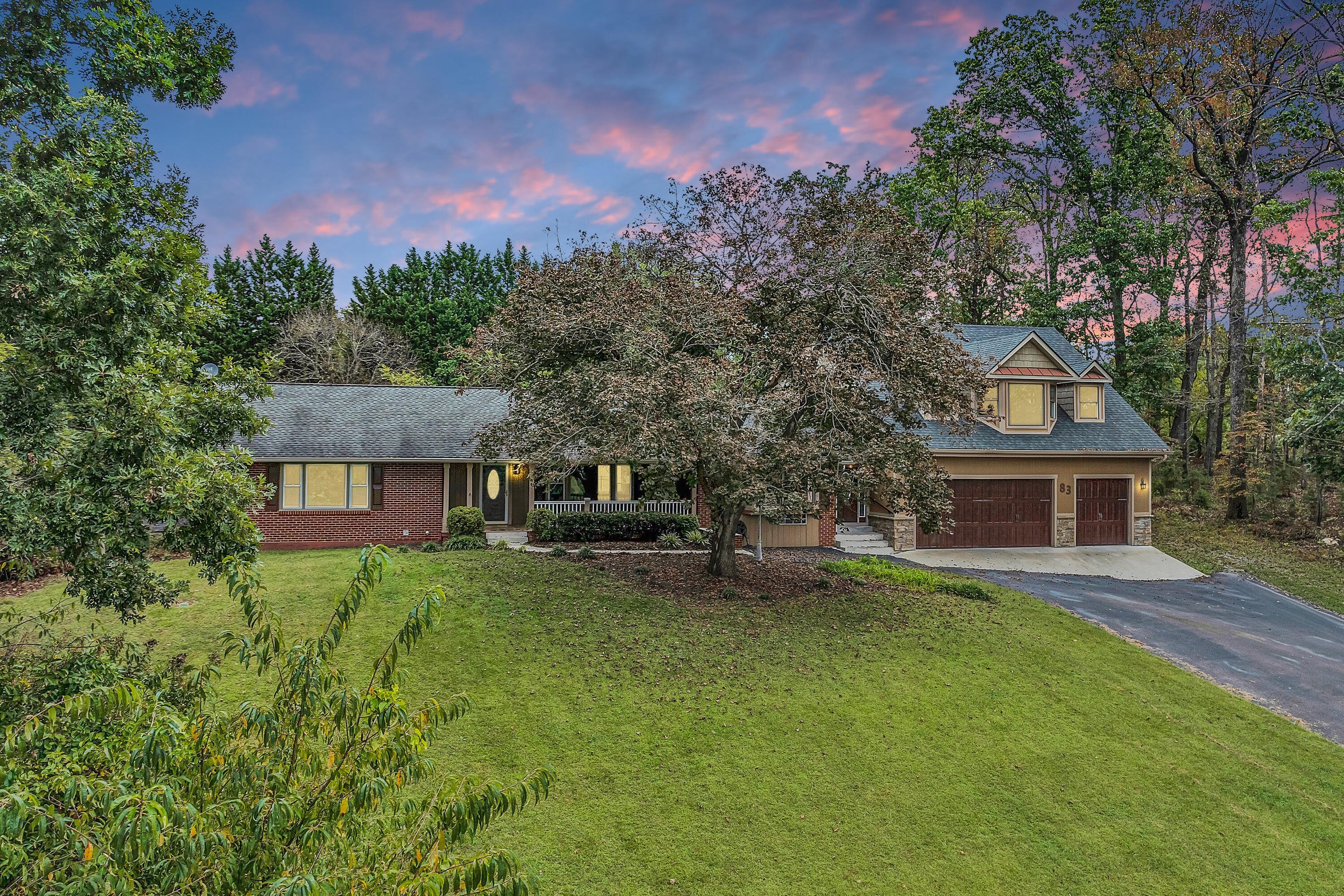 Currently Displayed Property Photo