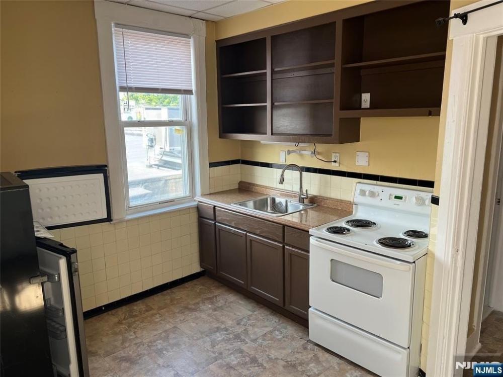 Currently Displayed Property Photo