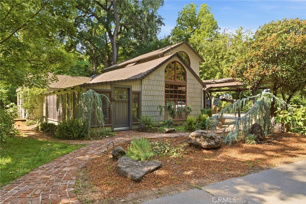 Currently Displayed Property Photo