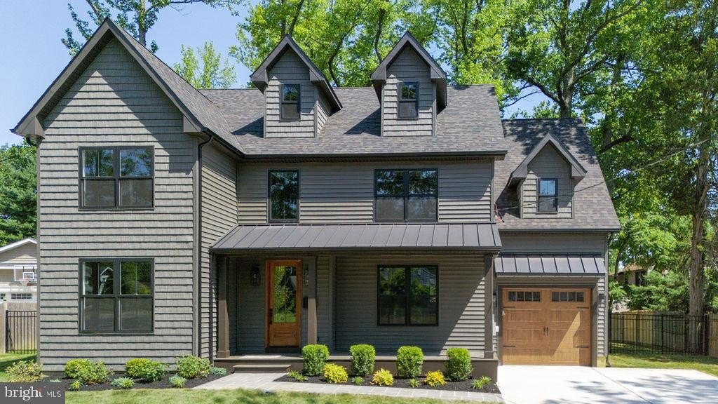 Currently Displayed Property Photo