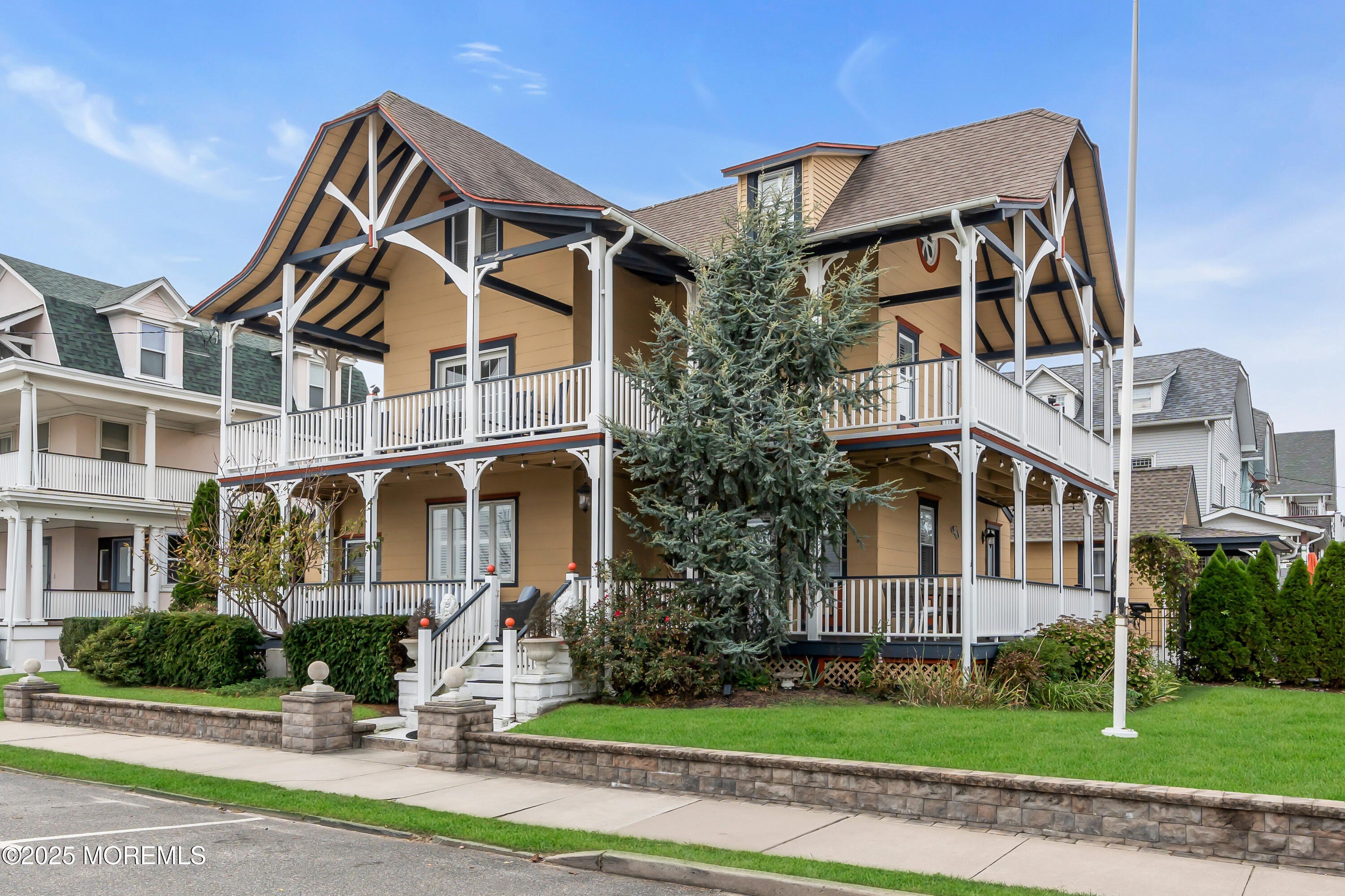 Currently Displayed Property Photo