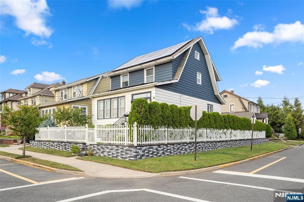 Currently Displayed Property Photo