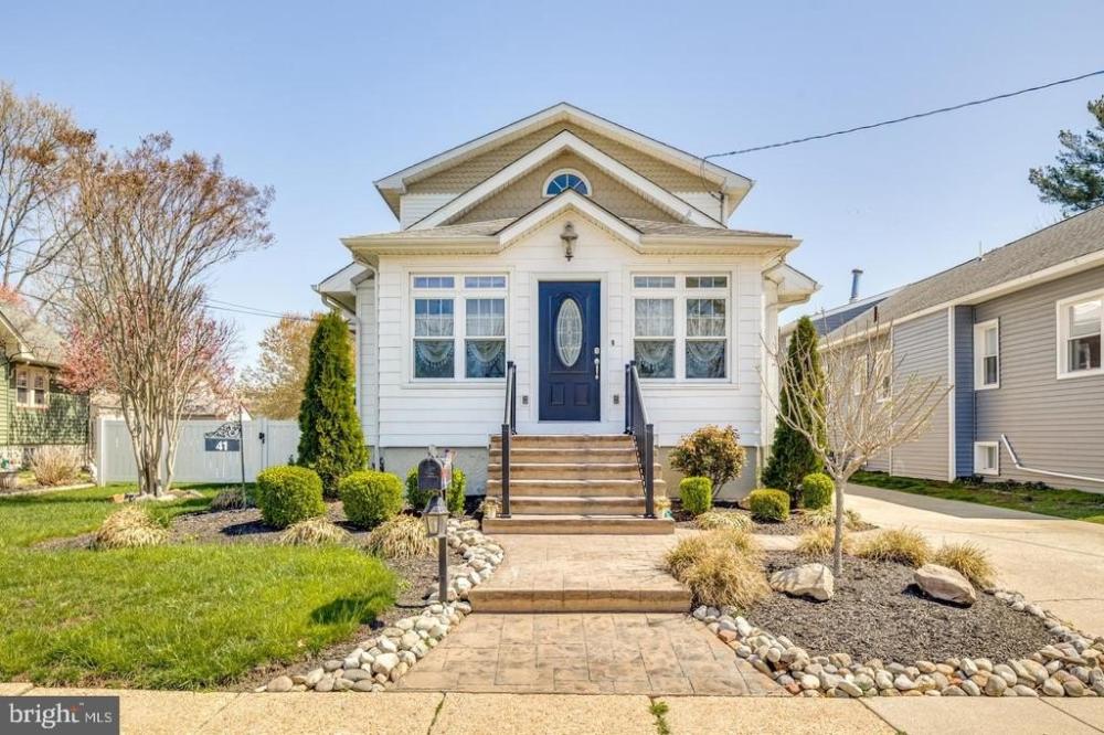 Currently Displayed Property Photo