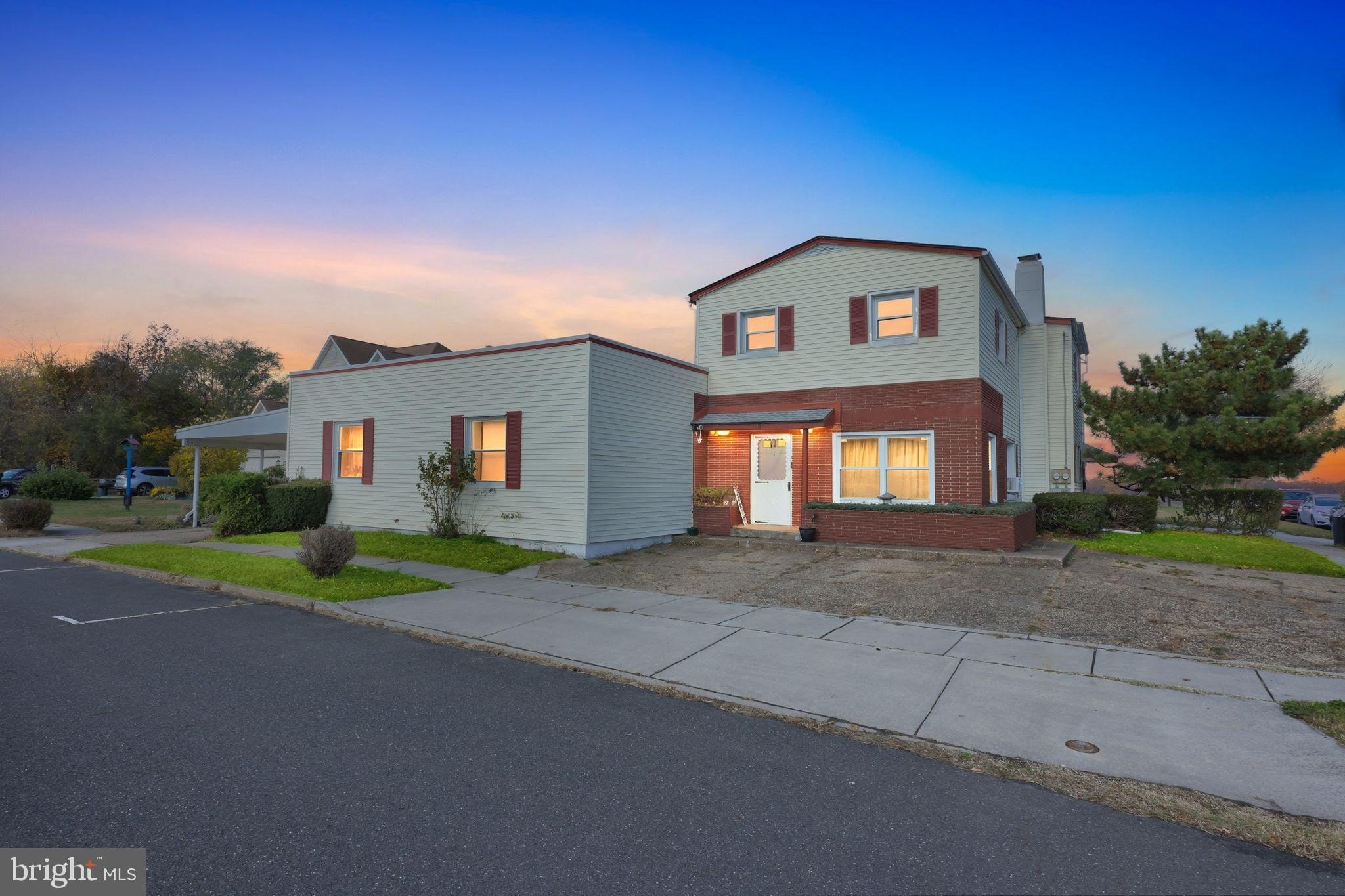 Currently Displayed Property Photo