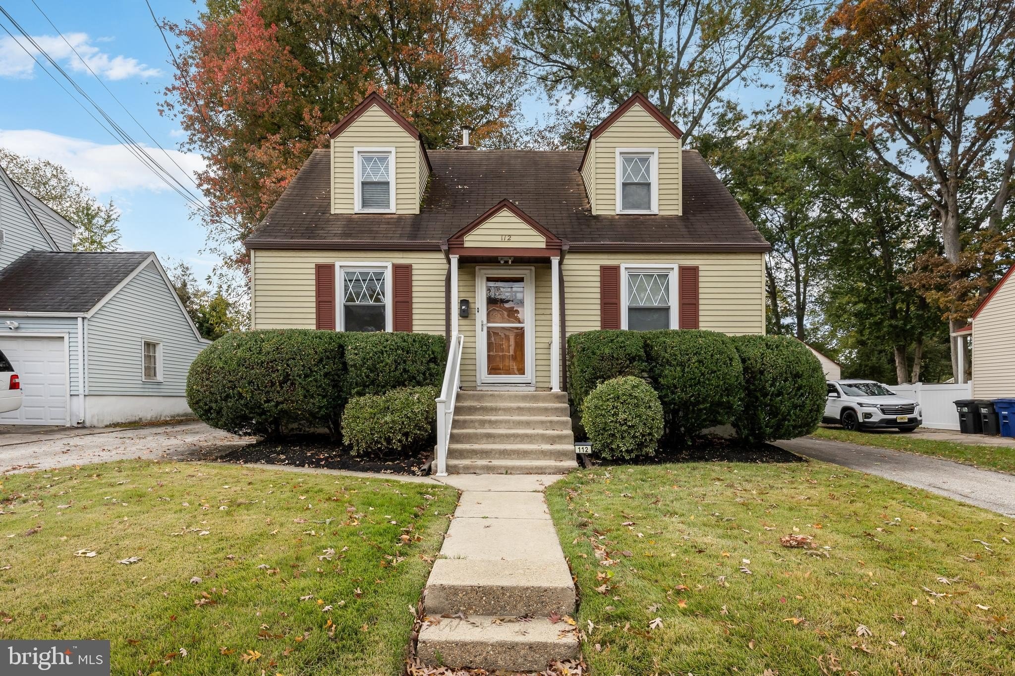 Currently Displayed Property Photo