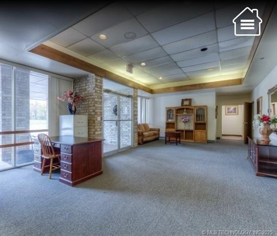 Currently Displayed Property Photo