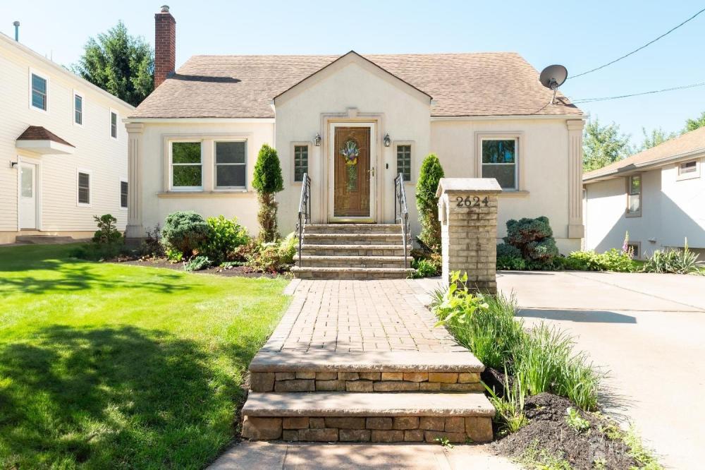 Currently Displayed Property Photo