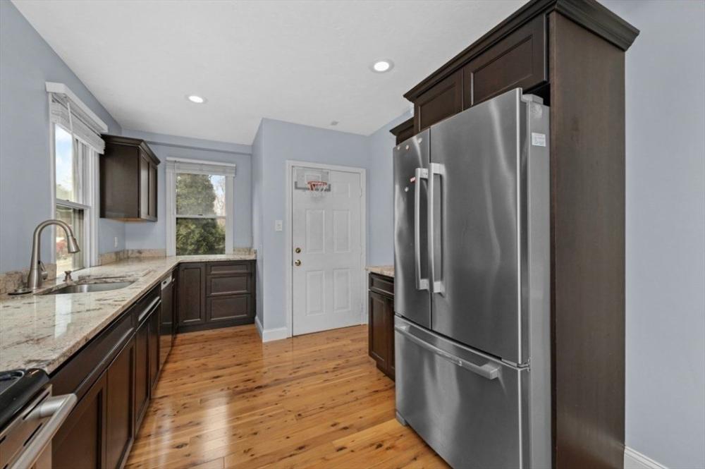 Currently Displayed Property Photo