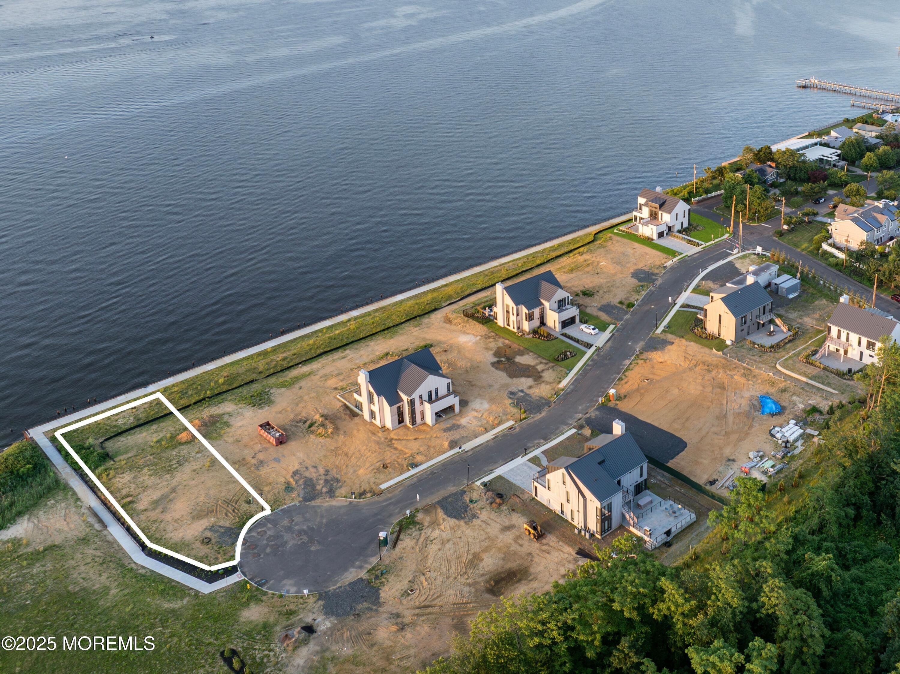 Currently Displayed Property Photo