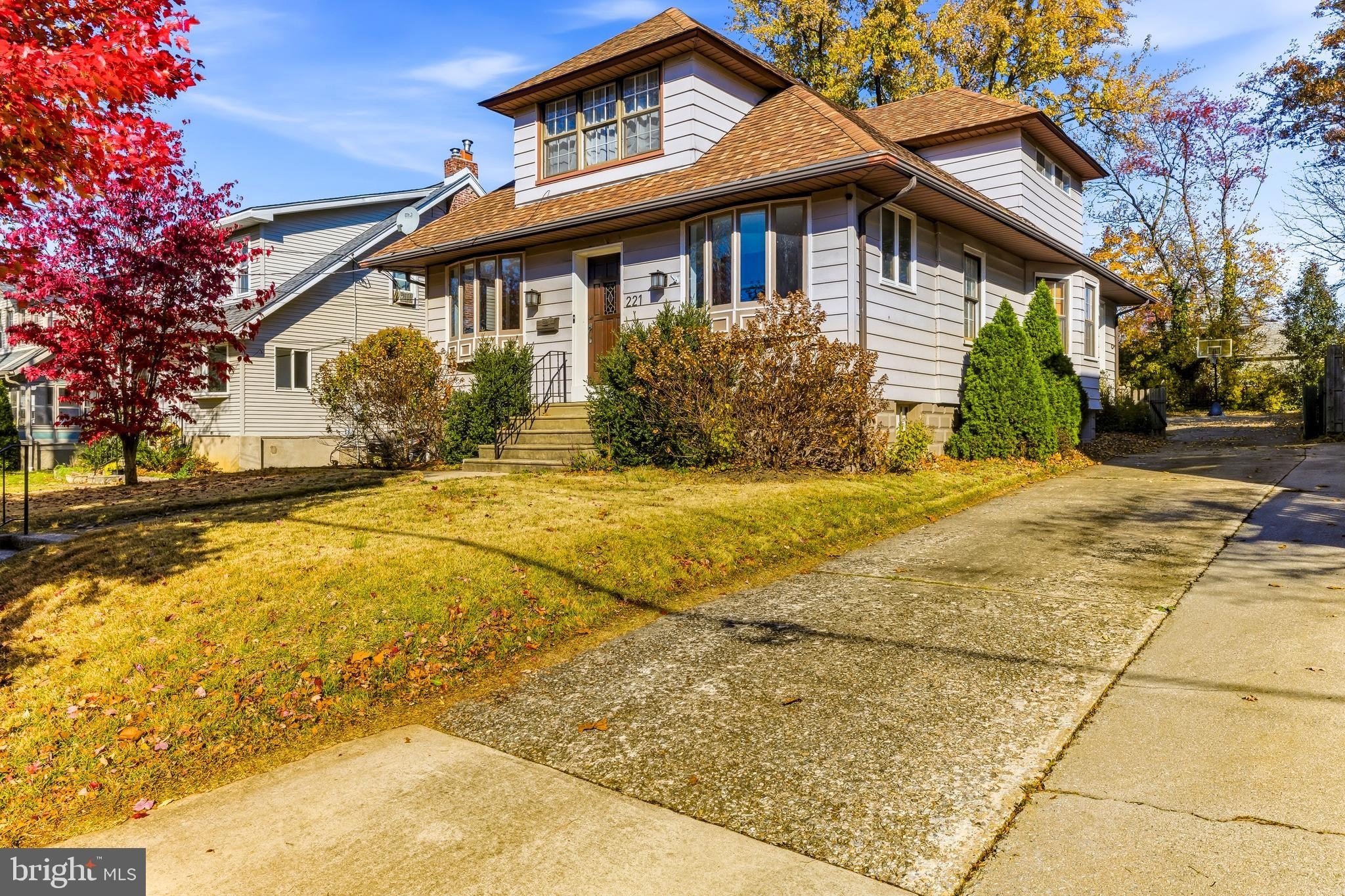 Currently Displayed Property Photo