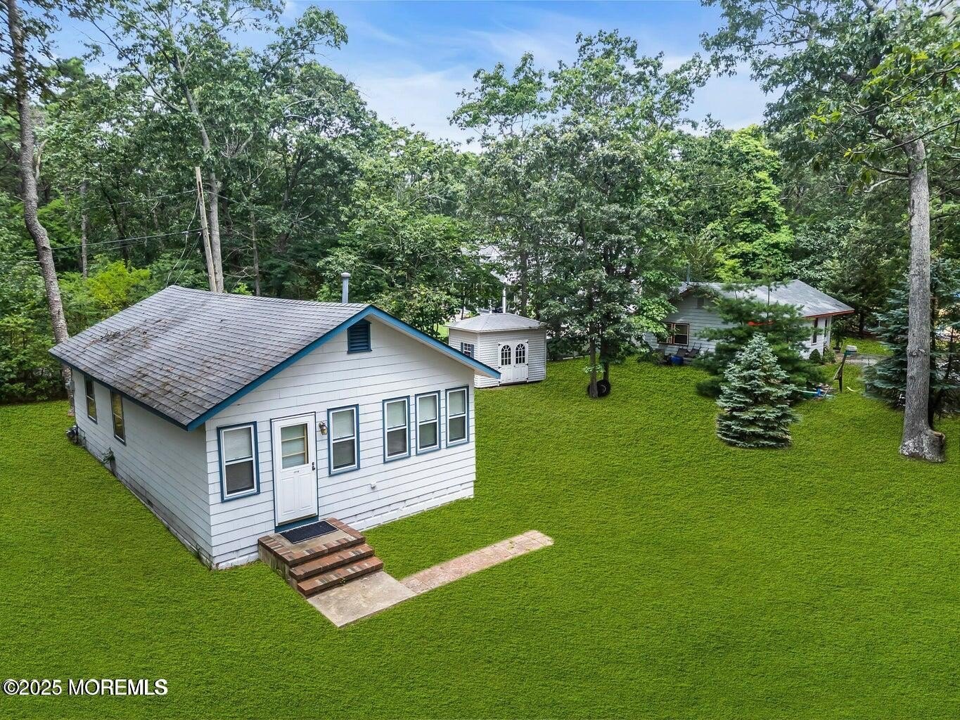 Currently Displayed Property Photo