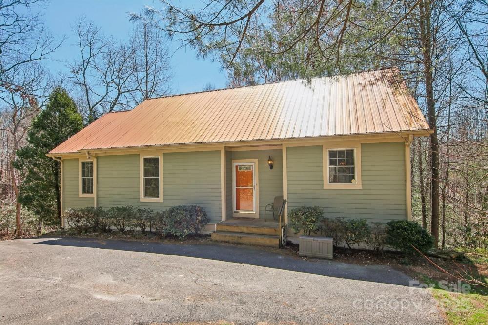 Currently Displayed Property Photo