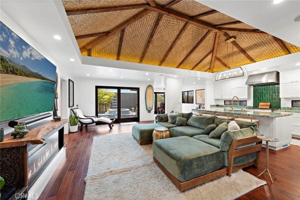 Currently Displayed Property Photo