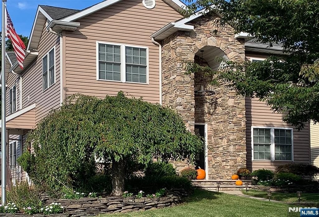 Currently Displayed Property Photo