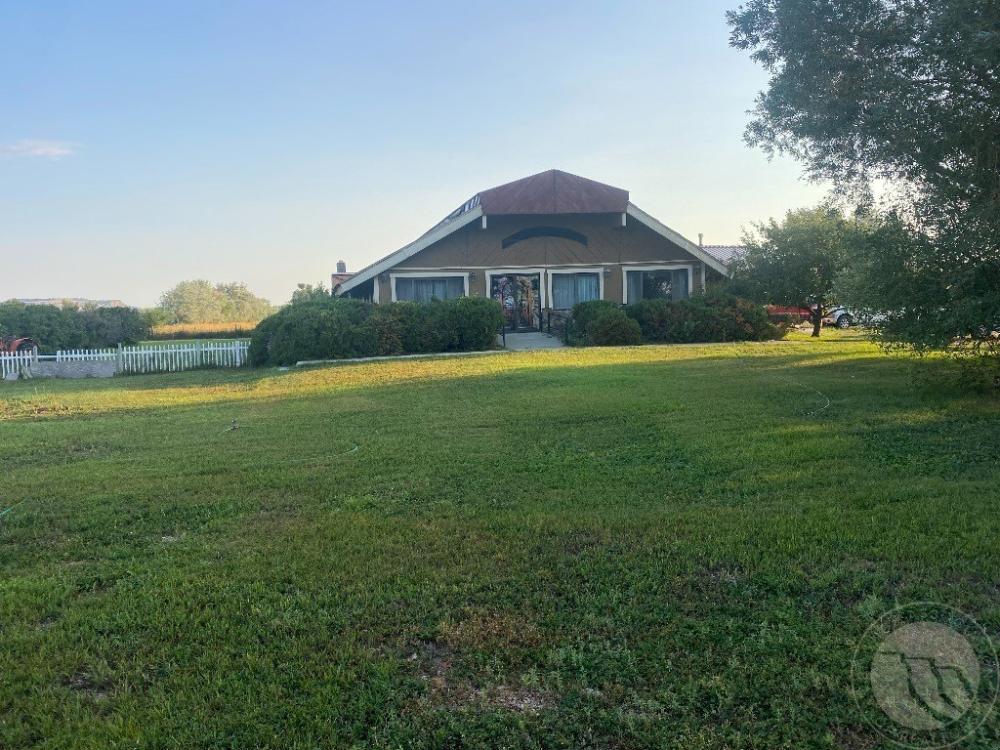 Currently Displayed Property Photo