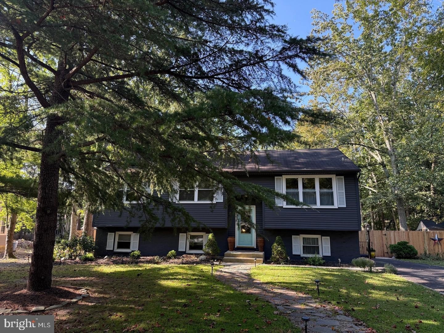 Currently Displayed Property Photo