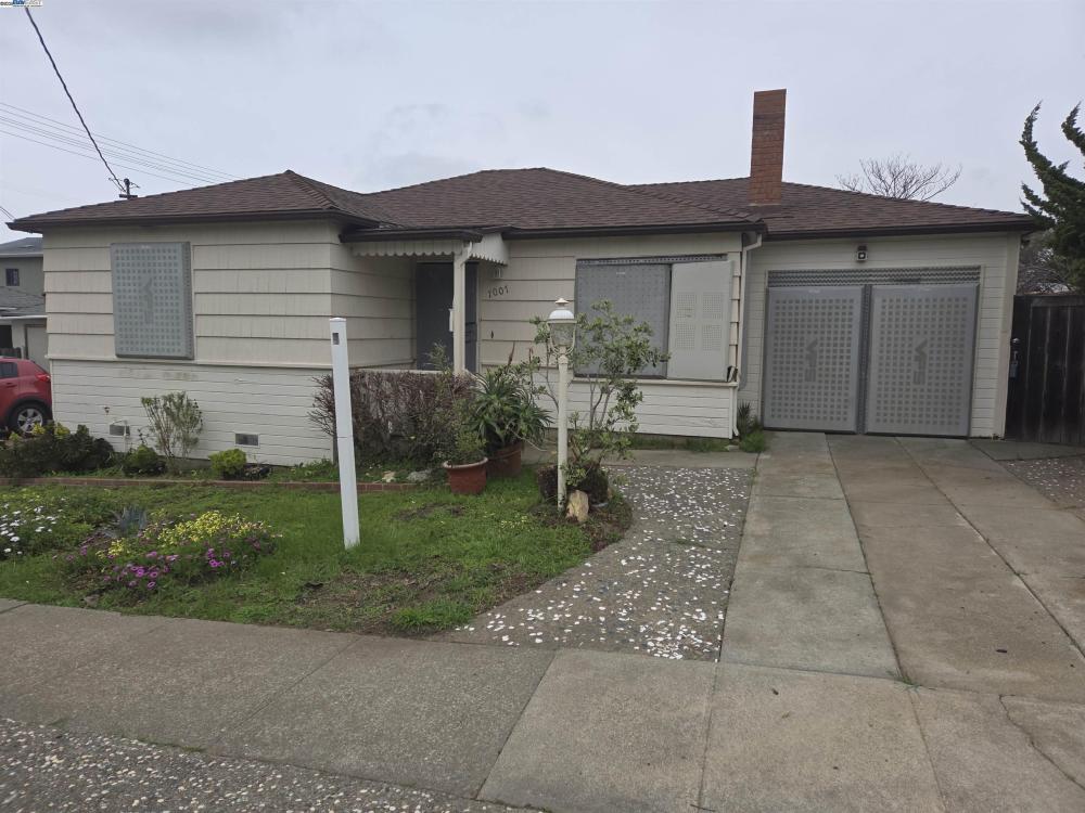 Currently Displayed Property Photo