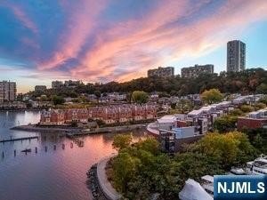 Currently Displayed Property Photo