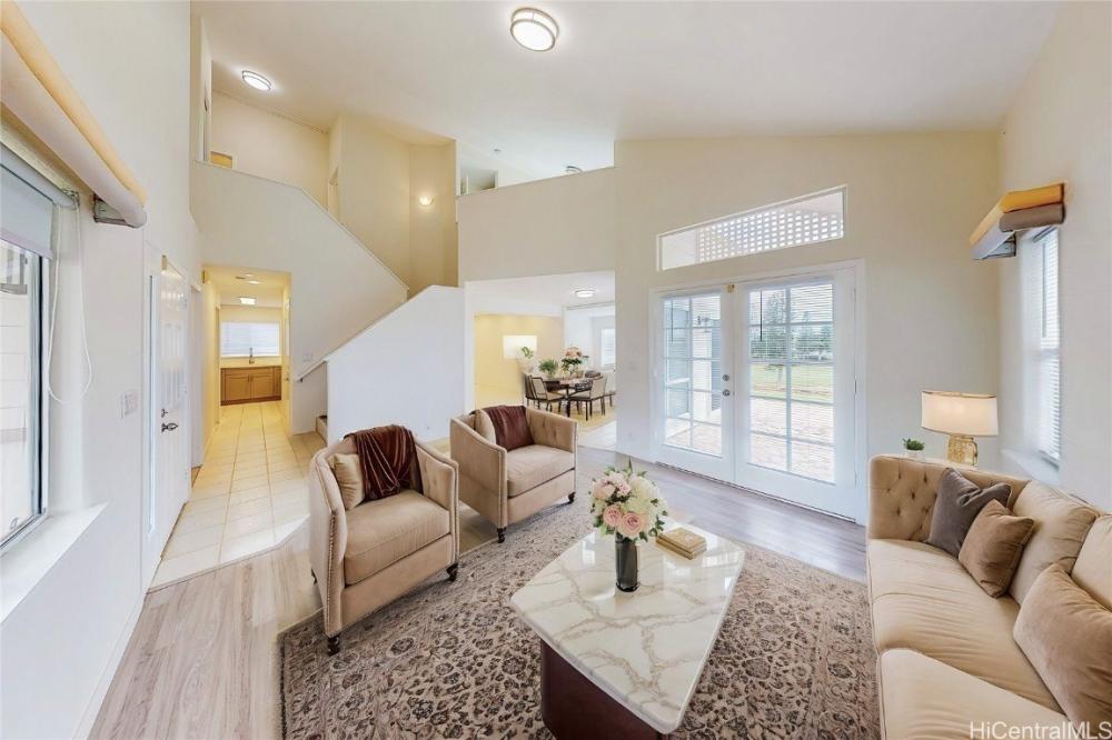 Currently Displayed Property Photo