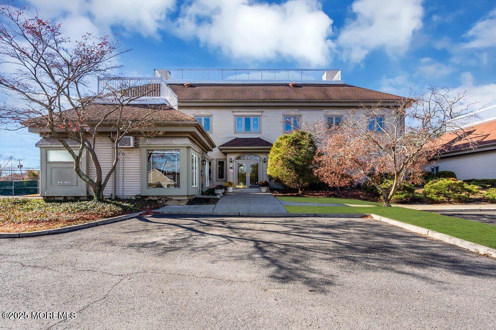 Currently Displayed Property Photo