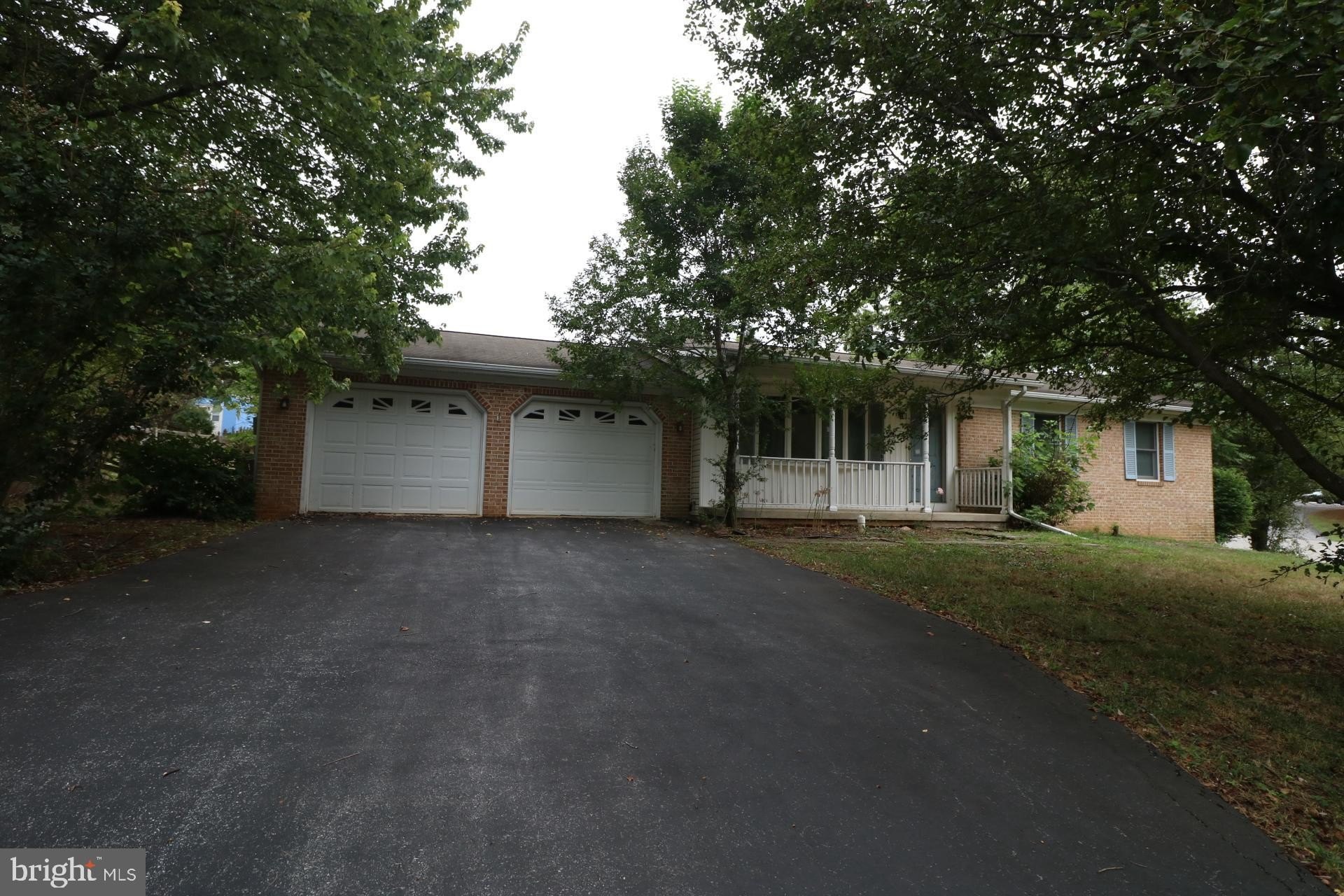 Currently Displayed Property Photo