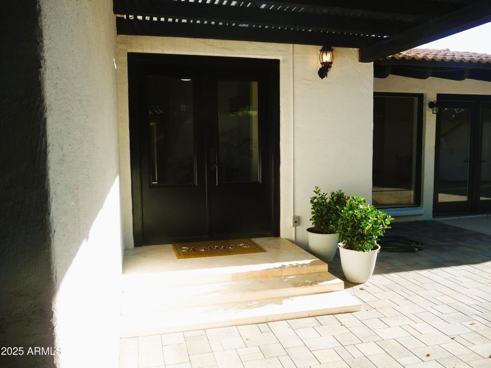 Currently Displayed Property Photo