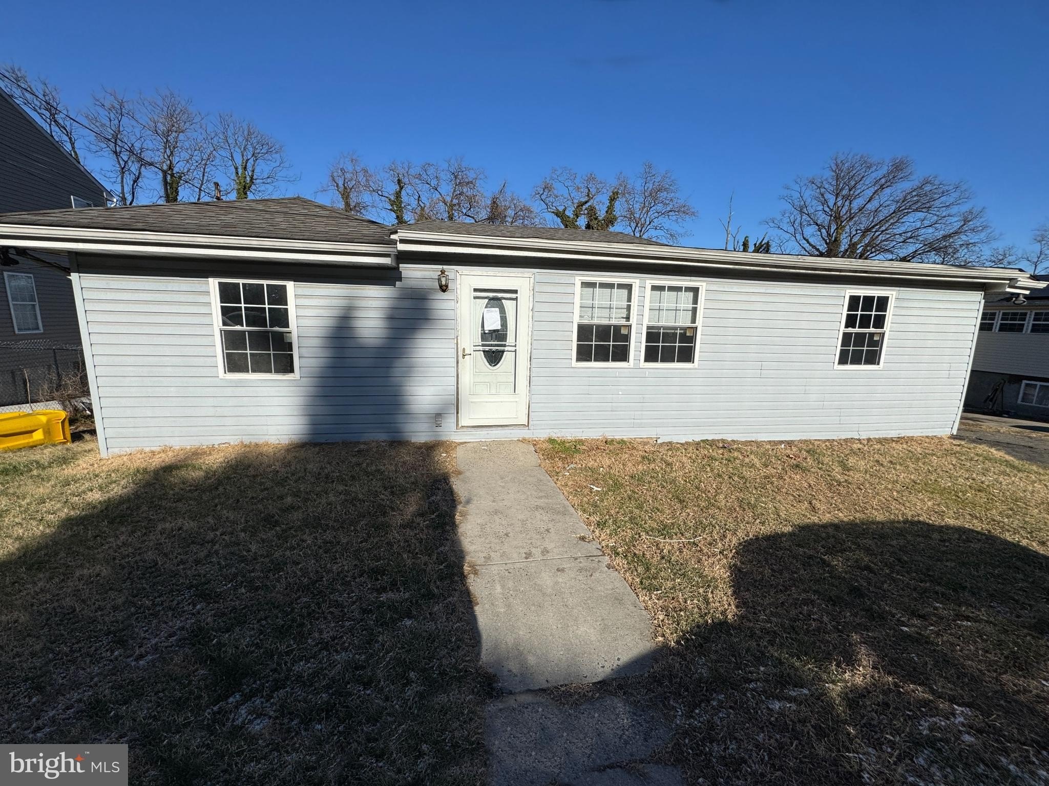 Currently Displayed Property Photo