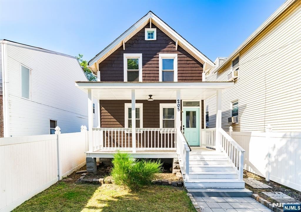 Currently Displayed Property Photo