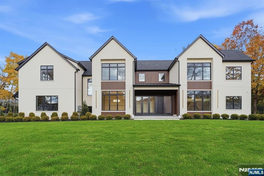 Currently Displayed Property Photo